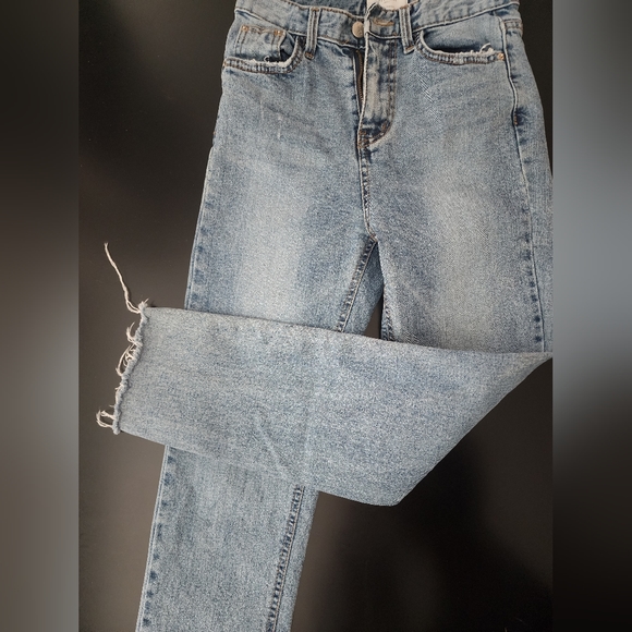 Favor High-Rise Ankle Jeans - Picture 2 of 3